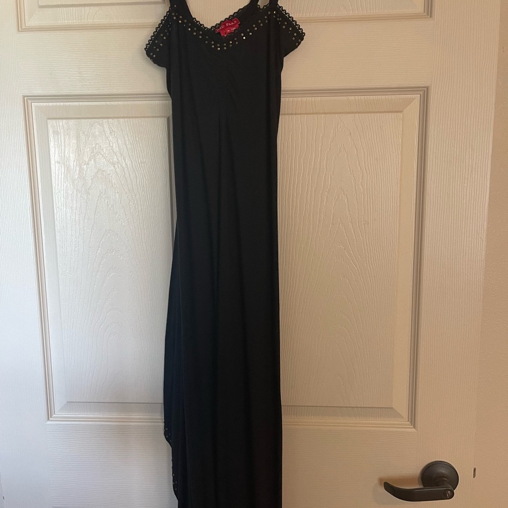 Red Paris Elegant Black Sleeveless Dress